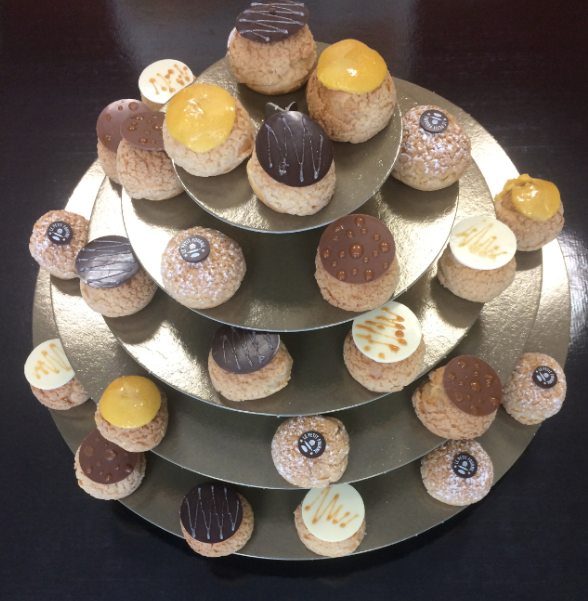 Présentoir en forme de grande pyramide 5 étages (paquet de 2)